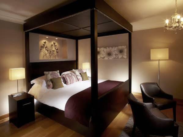 Crossways Hotel Wells Buitenkant foto A bedroom at The Berkeley