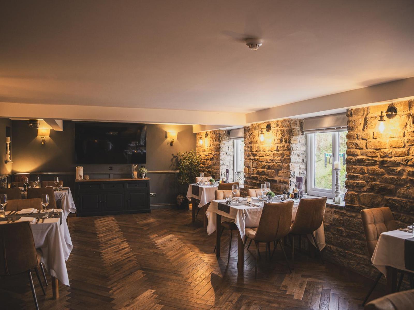 Crossways Hotel Wells Buitenkant foto The restaurant at The Old Stamp House