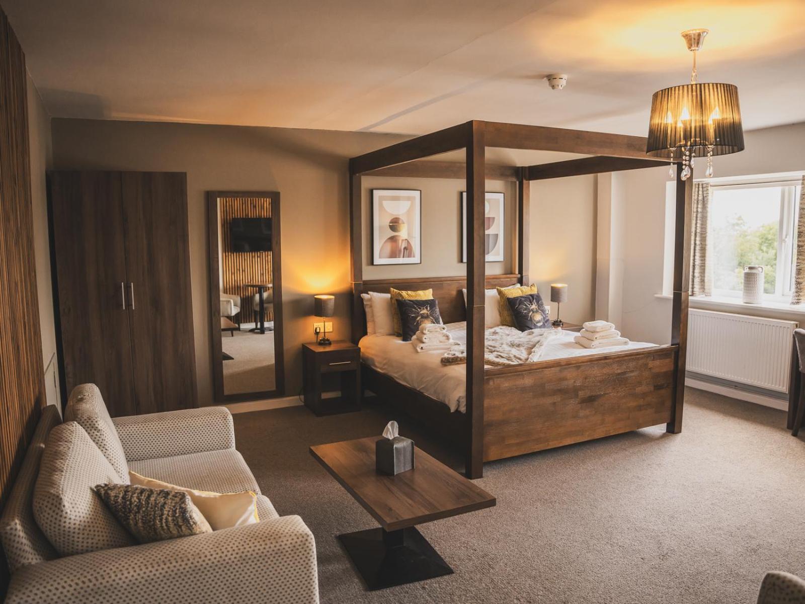 Crossways Hotel Wells Buitenkant foto A bedroom at The Old Vicarage Hotel