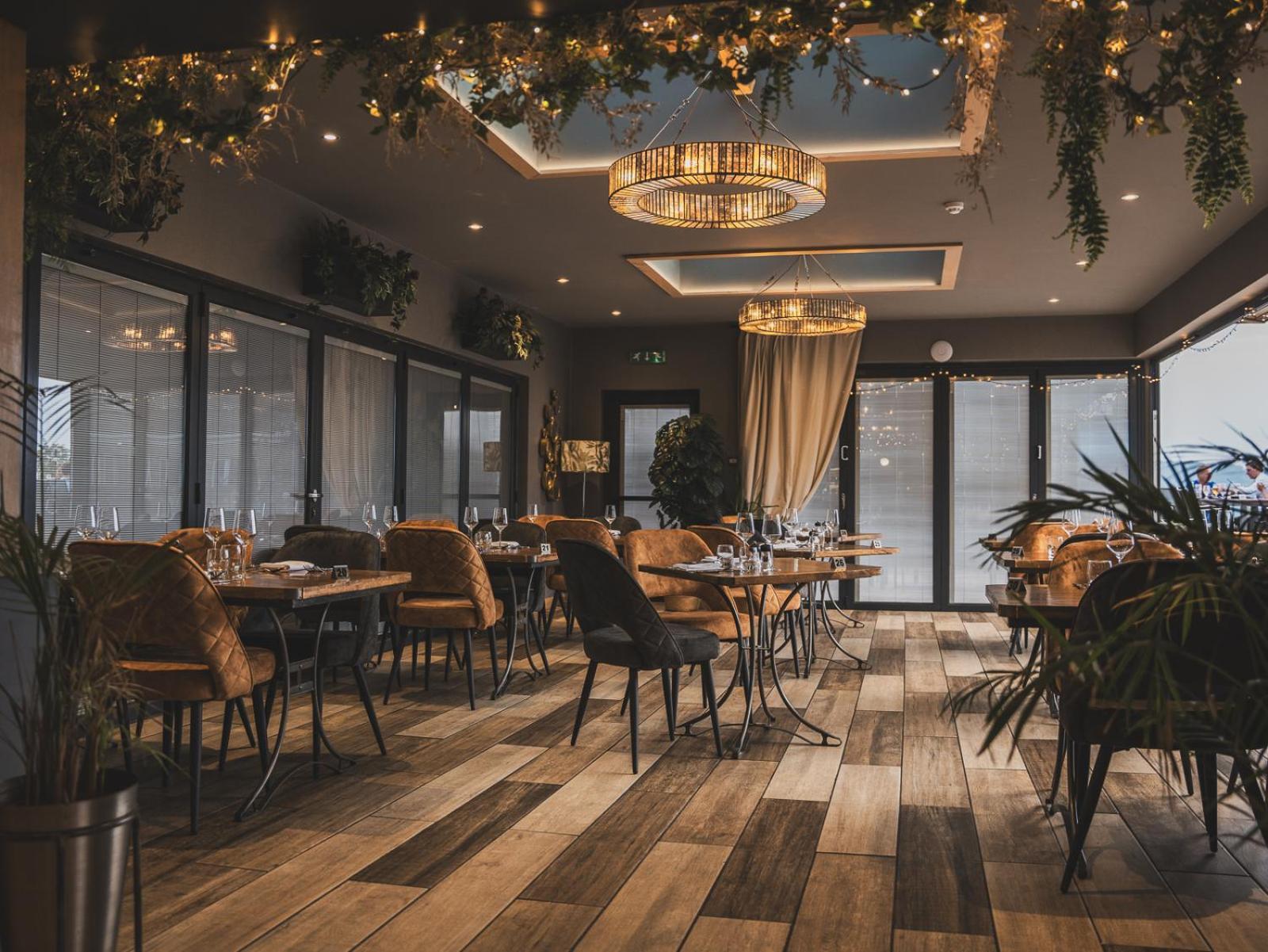 Crossways Hotel Wells Buitenkant foto The interior of the restaurant