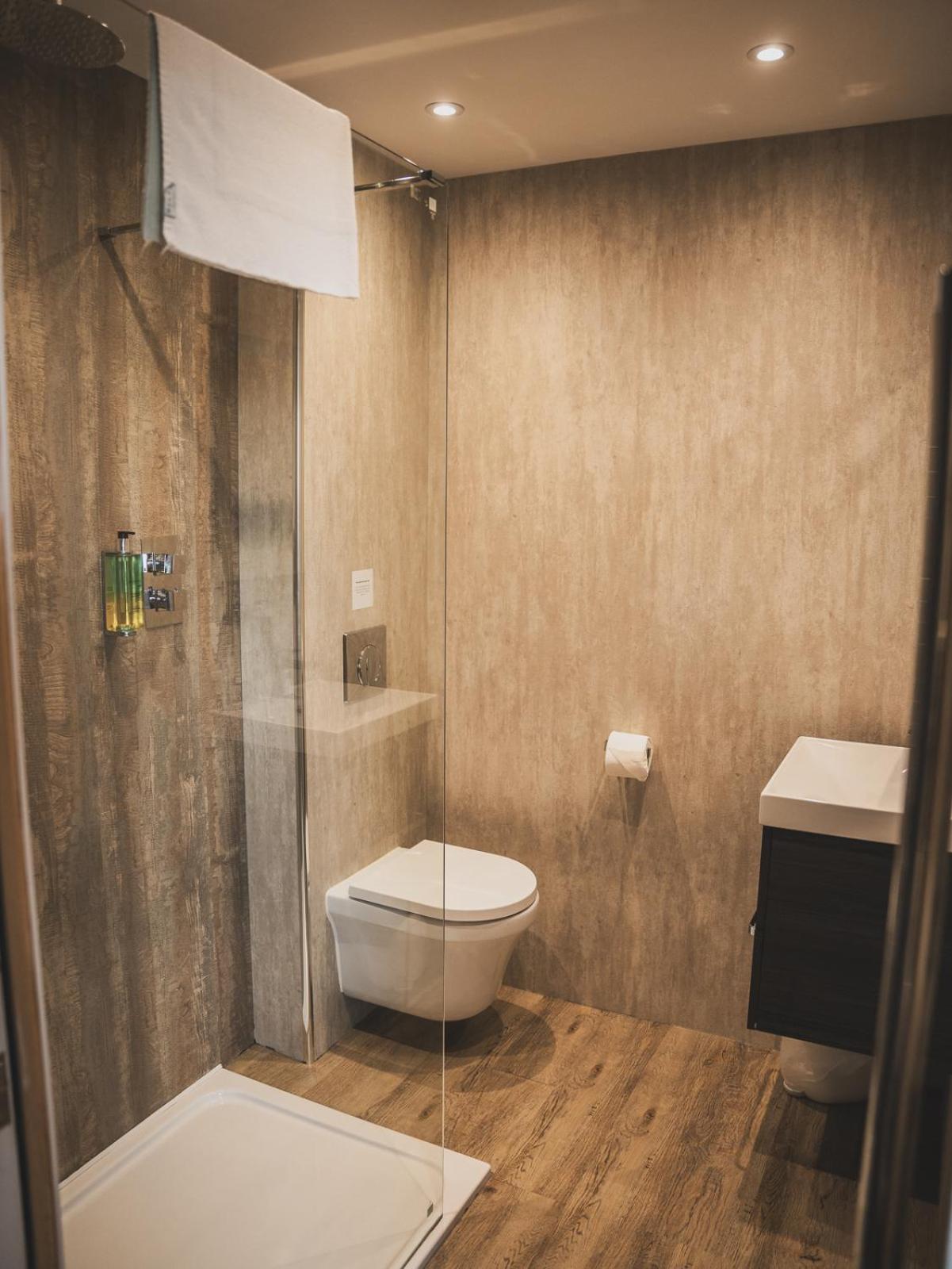 Crossways Hotel Wells Buitenkant foto Bathroom