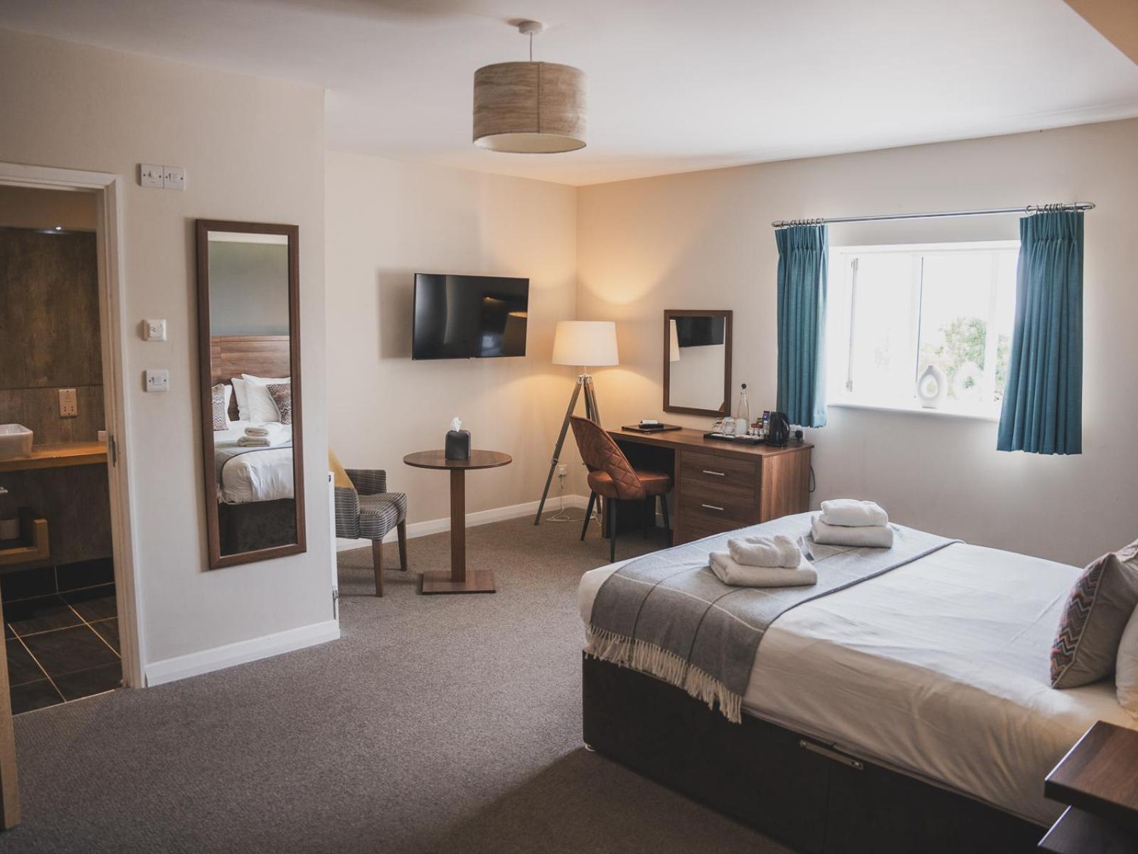 Crossways Hotel Wells Buitenkant foto A bedroom at the hotel
