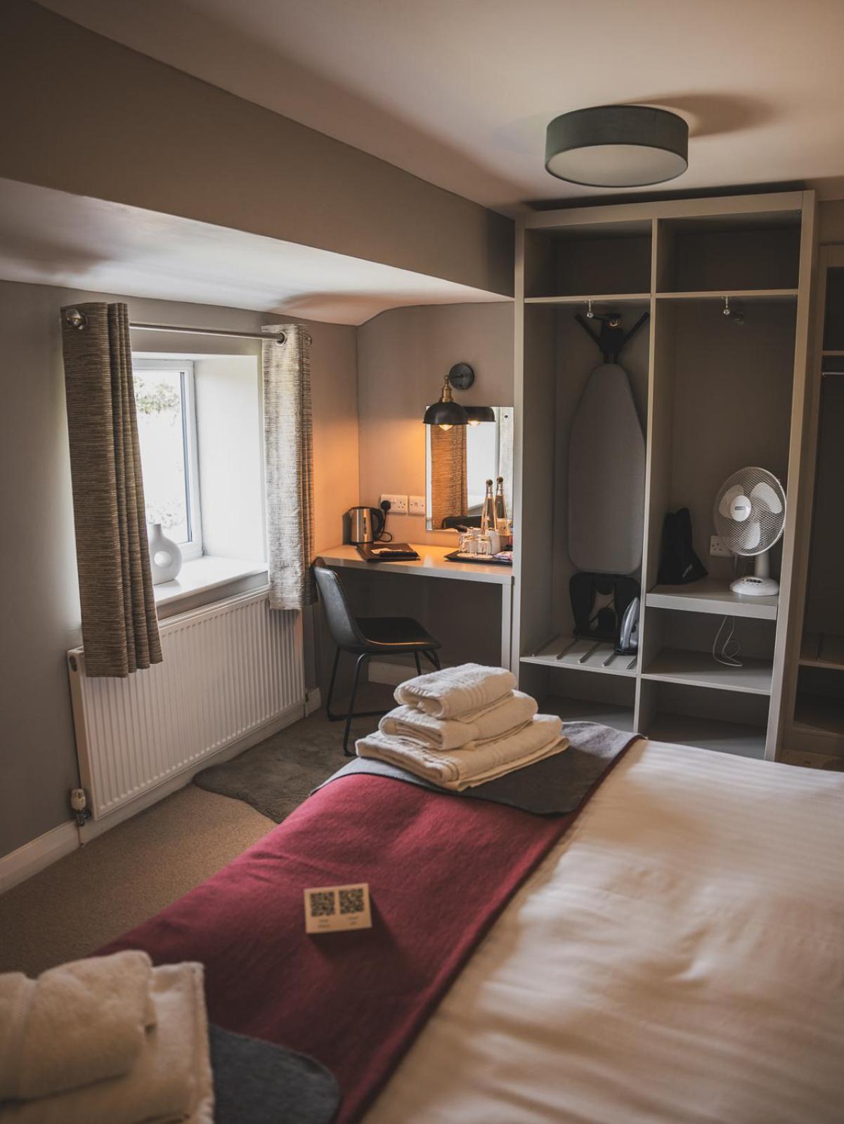 Crossways Hotel Wells Buitenkant foto A room at the Old Mill