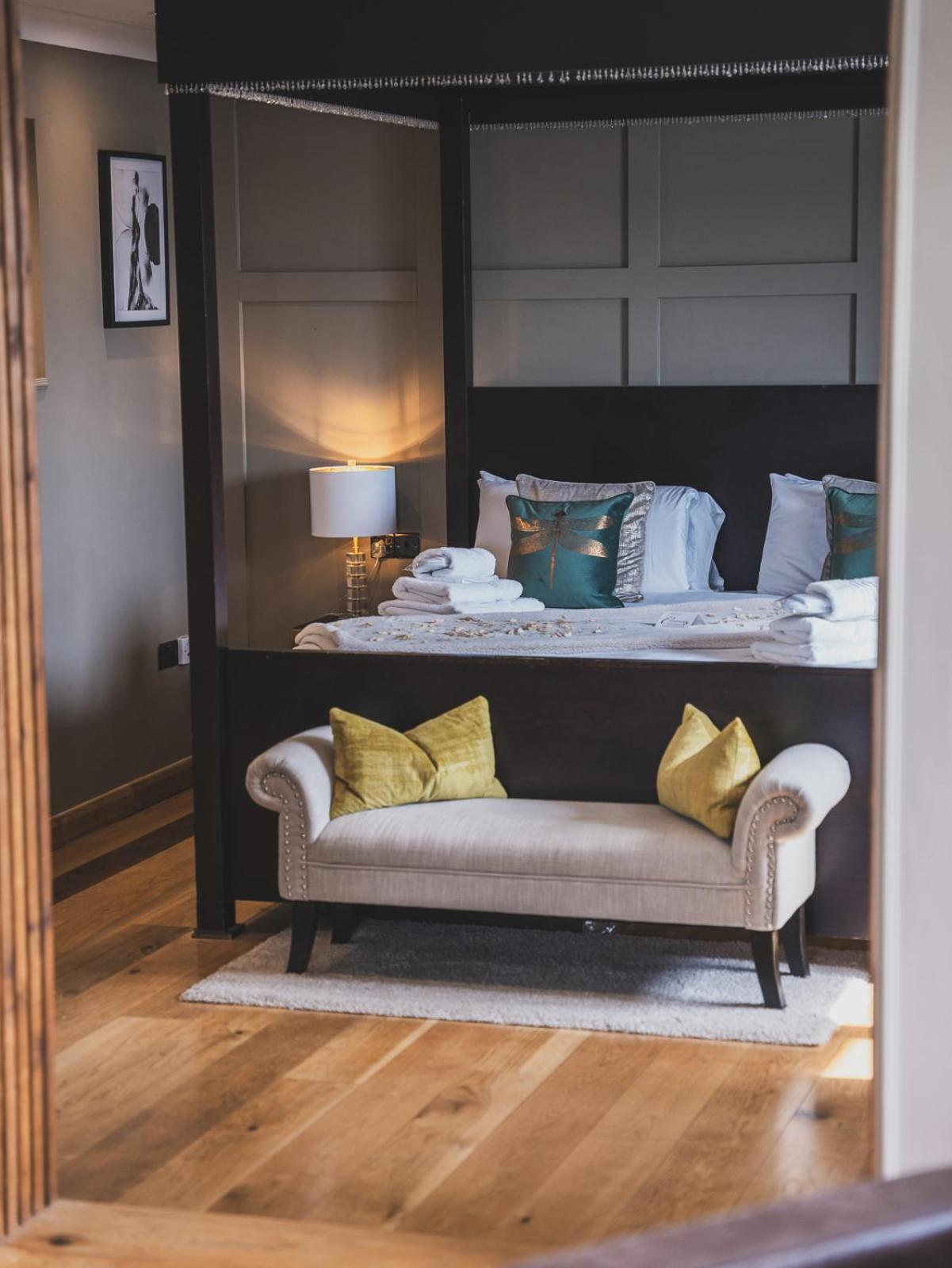 Crossways Hotel Wells Kamer foto A bedroom at the hotel